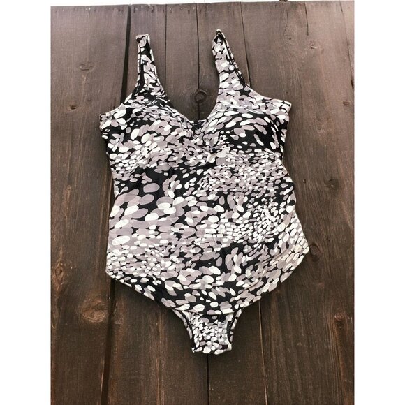 Swimsuits For All Style 131585 One Piece Black Gray White V Neck Size 22 - Picture 1 of 6